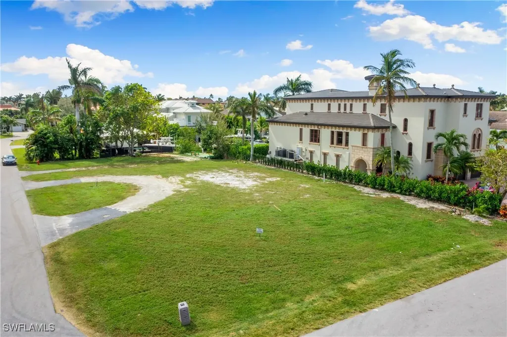 1585 Pelican Avenue Naples FL 34102