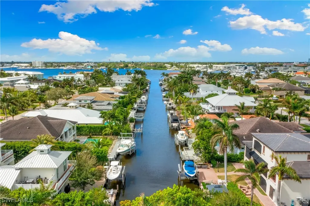 1585 Pelican Avenue Naples FL 34102