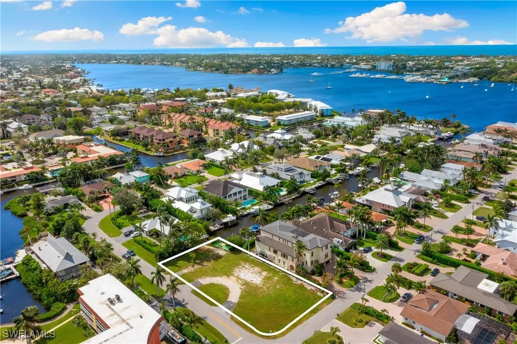 1585 Pelican Avenue Naples FL 34102