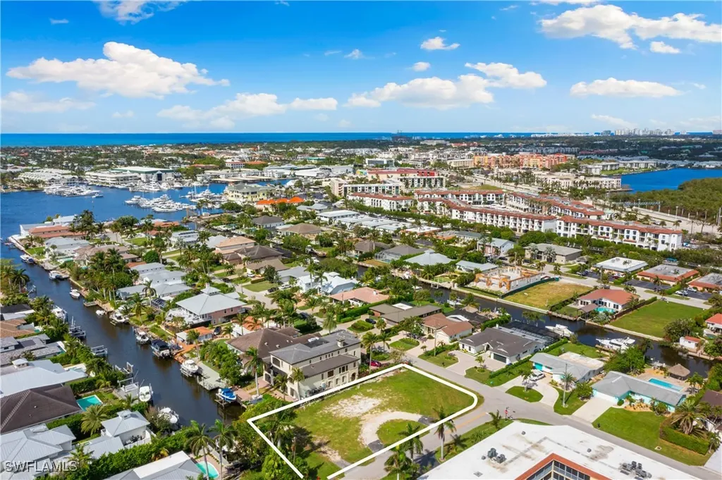 1585 Pelican Avenue Naples FL 34102