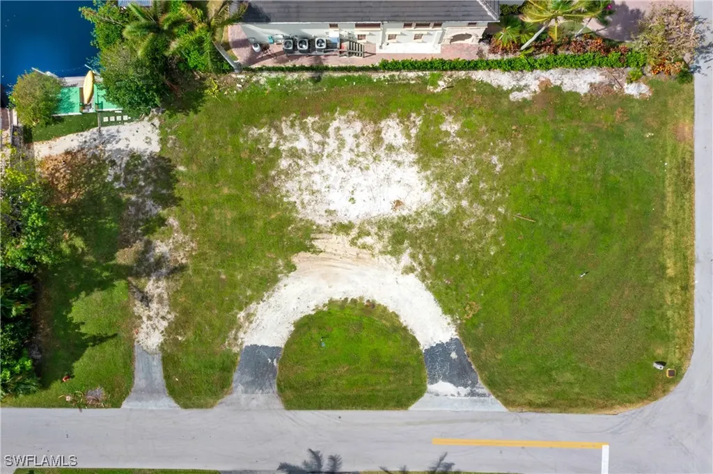 1585 Pelican Avenue Naples FL 34102