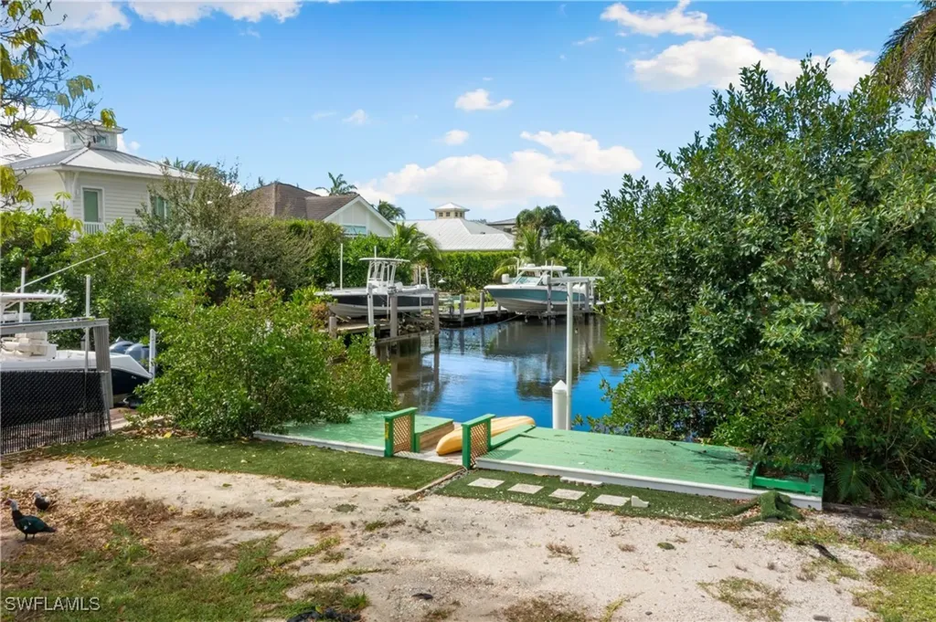 1585 Pelican Avenue Naples FL 34102