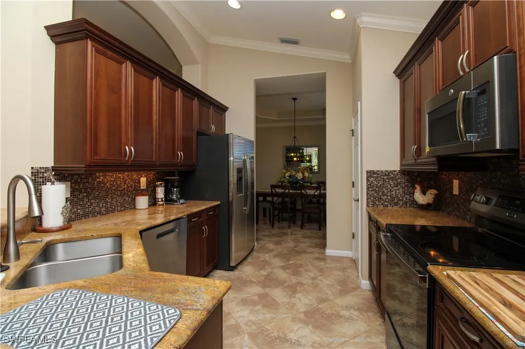 6657 Alden Woods Circle Naples FL 34113