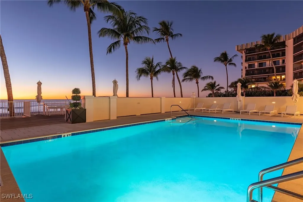 Naples FL, 3377 Gulf Shore Boulevard N, Unit 6C