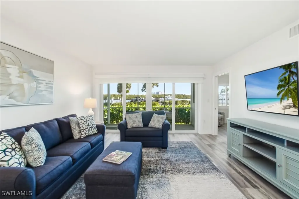 305 Goodlette-frank Road S Naples FL 34102
