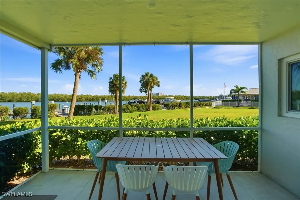 305 Goodlette-frank Road S Naples FL 34102