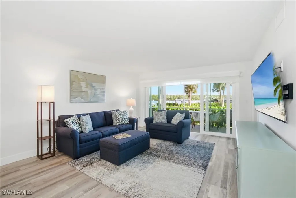 305 Goodlette-frank Road S Naples FL 34102