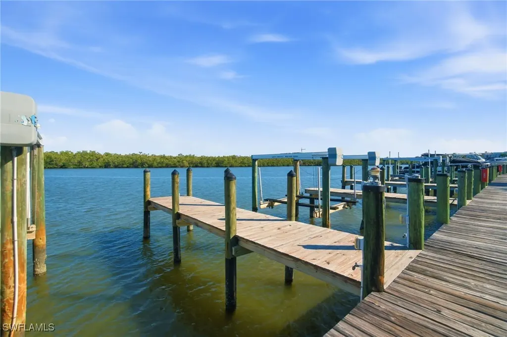 305 Goodlette-frank Road S Naples FL 34102