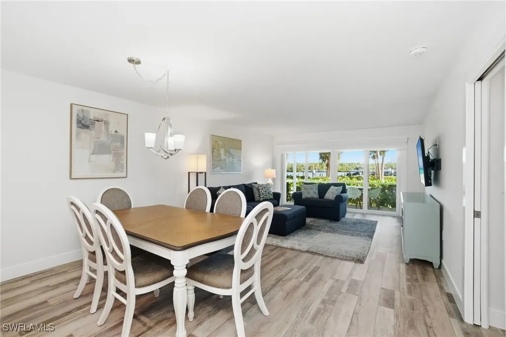 305 Goodlette-frank Road S Naples FL 34102