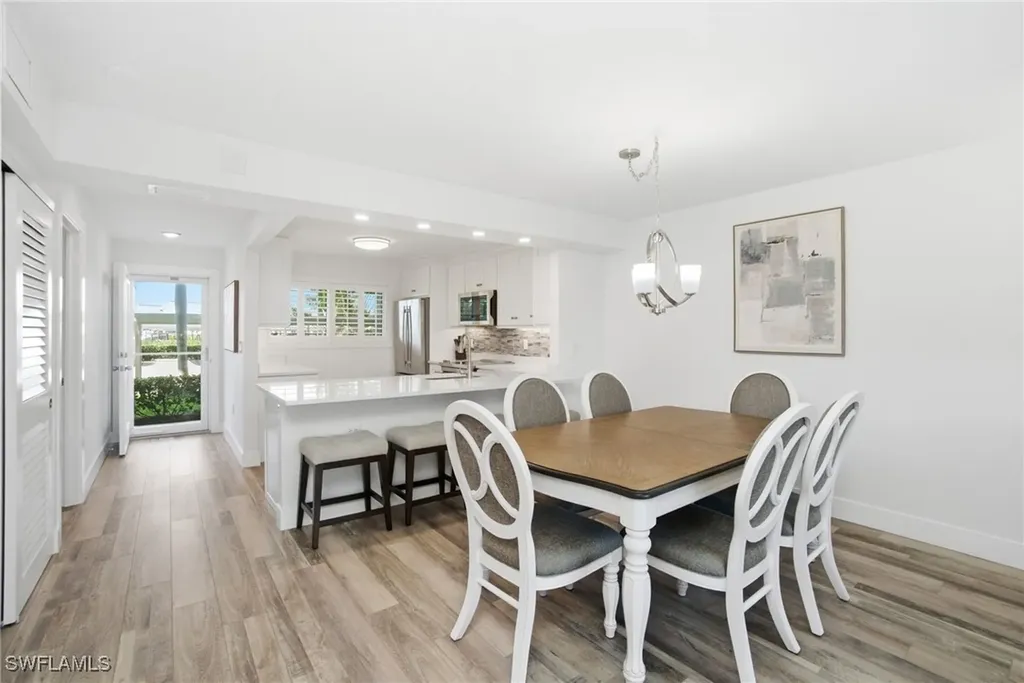 305 Goodlette-frank Road S Naples FL 34102