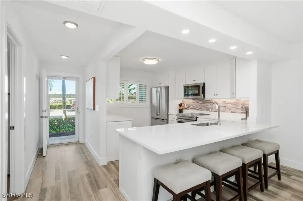 305 Goodlette-frank Road S Naples FL 34102