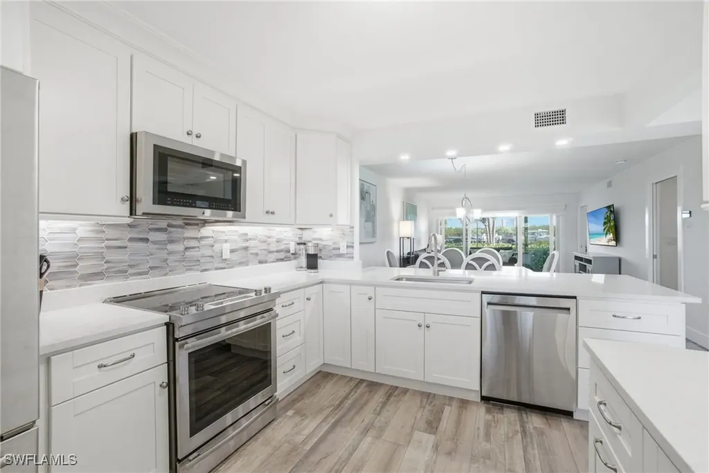 305 Goodlette-frank Road S Naples FL 34102