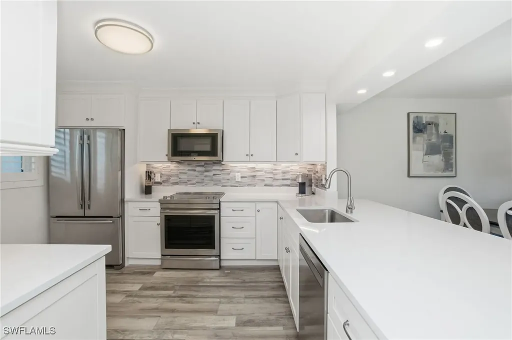 305 Goodlette-frank Road S Naples FL 34102