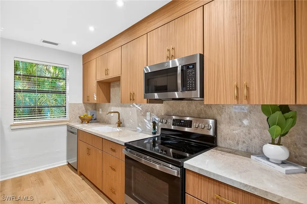 1275 8th Avenue N Naples FL 34102