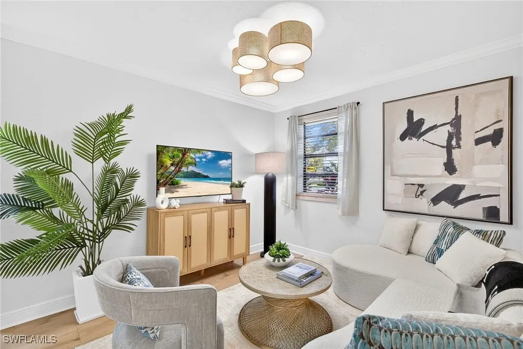 1275 8th Avenue N Naples FL 34102