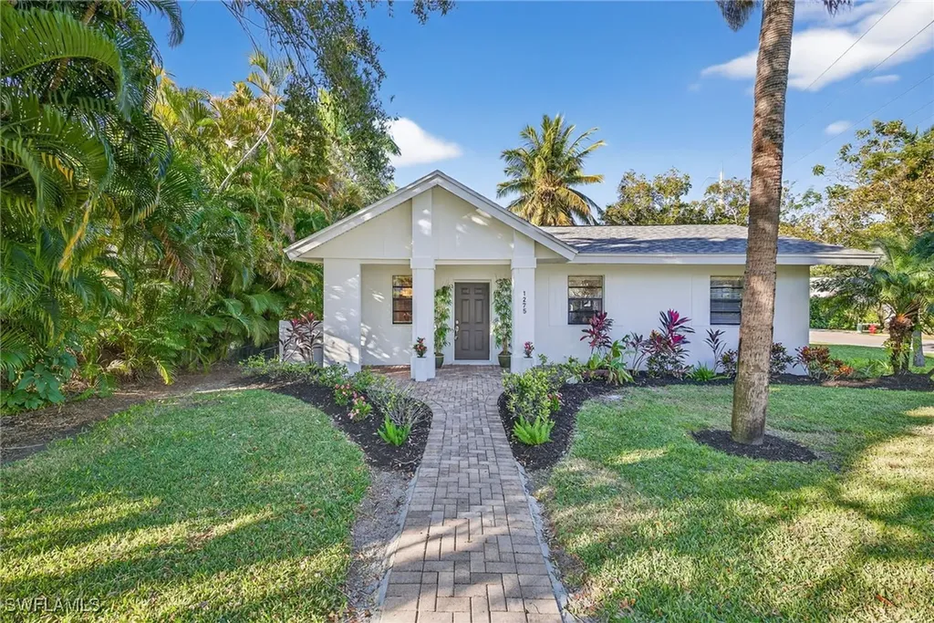 1275 8th Avenue N Naples FL 34102