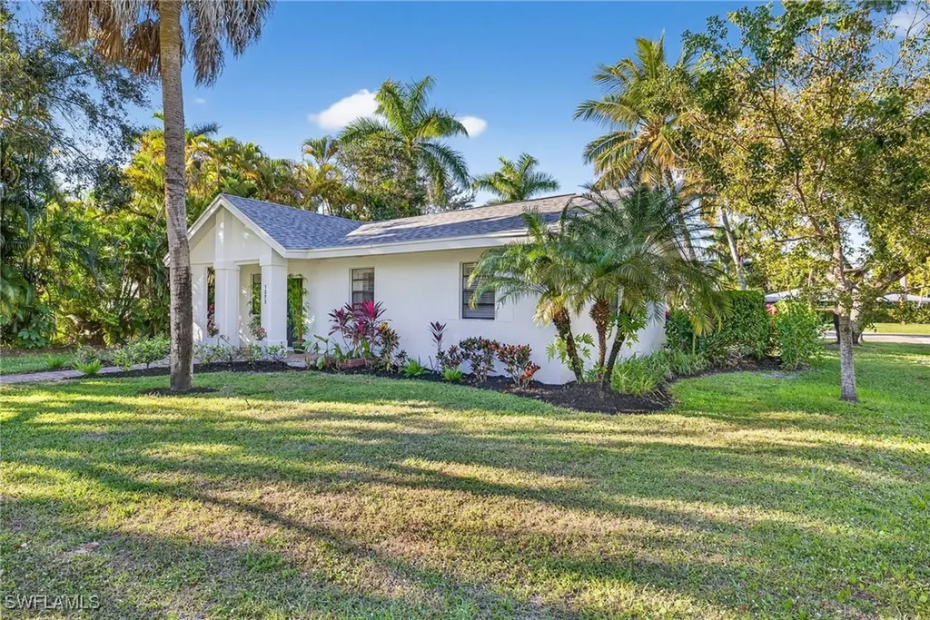 1275 8th Avenue N Naples FL 34102