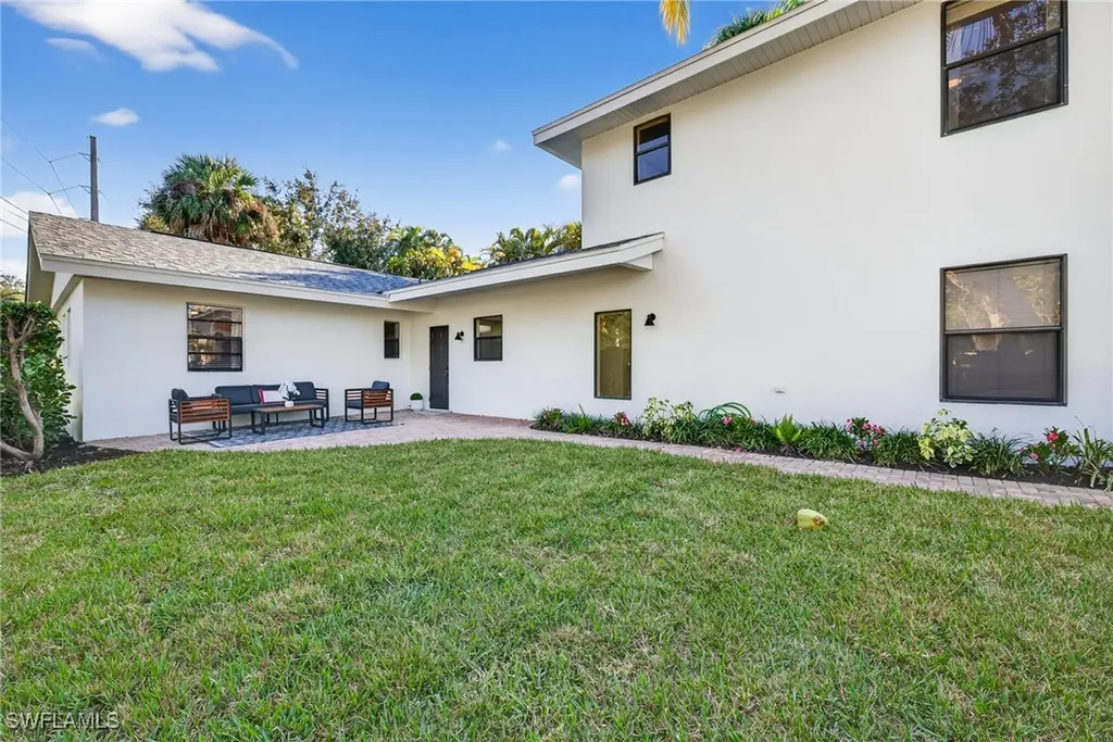 1275 8th Avenue N Naples FL 34102