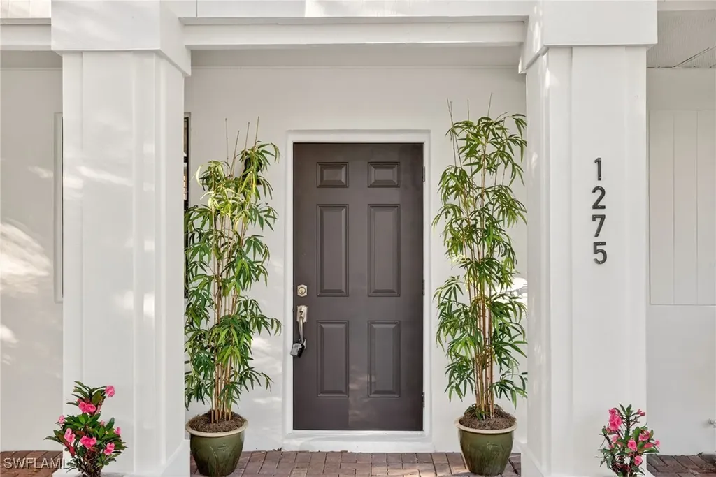 1275 8th Avenue N Naples FL 34102