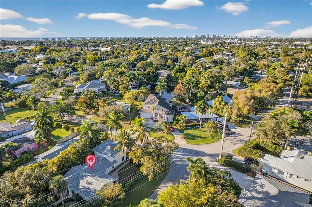 1275 8th Avenue N Naples FL 34102