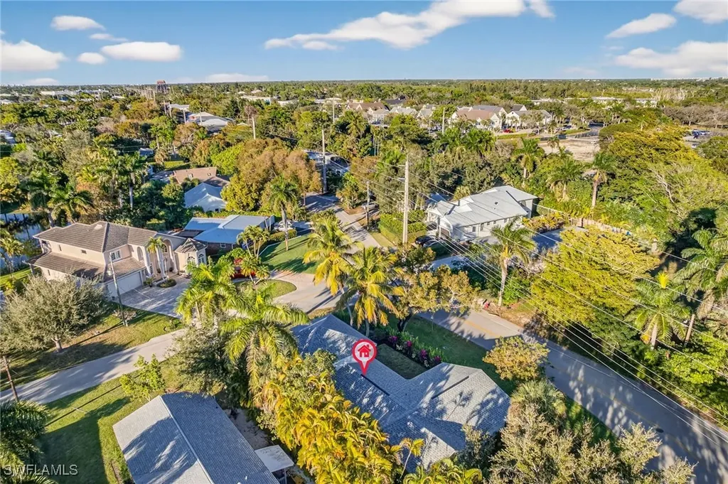 1275 8th Avenue N Naples FL 34102