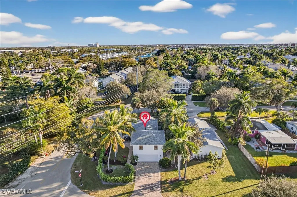 1275 8th Avenue N Naples FL 34102