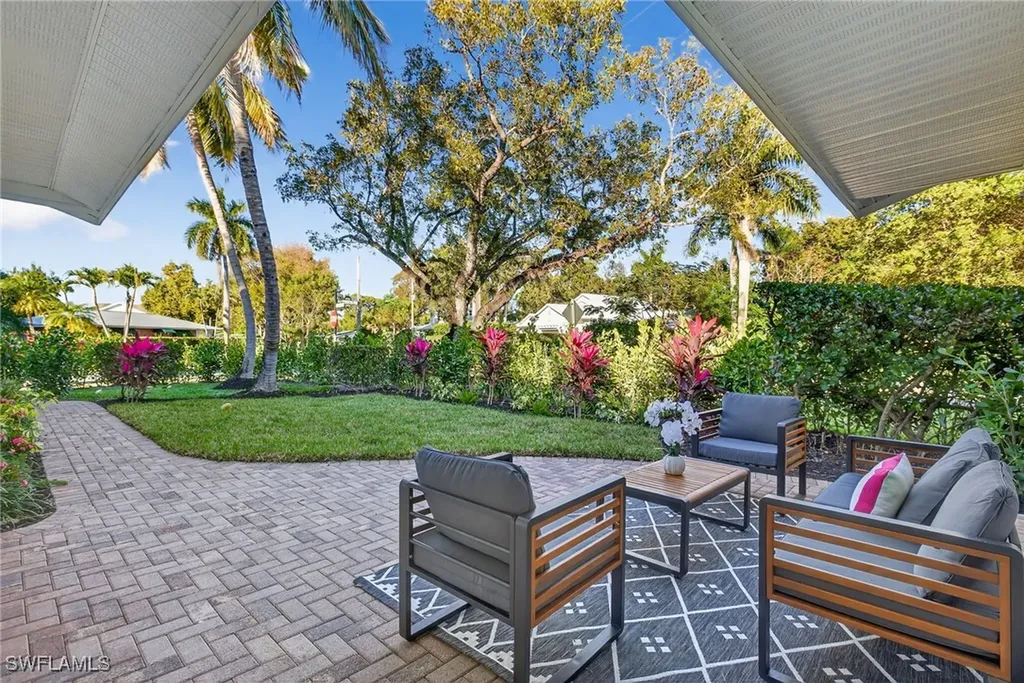 1275 8th Avenue N Naples FL 34102
