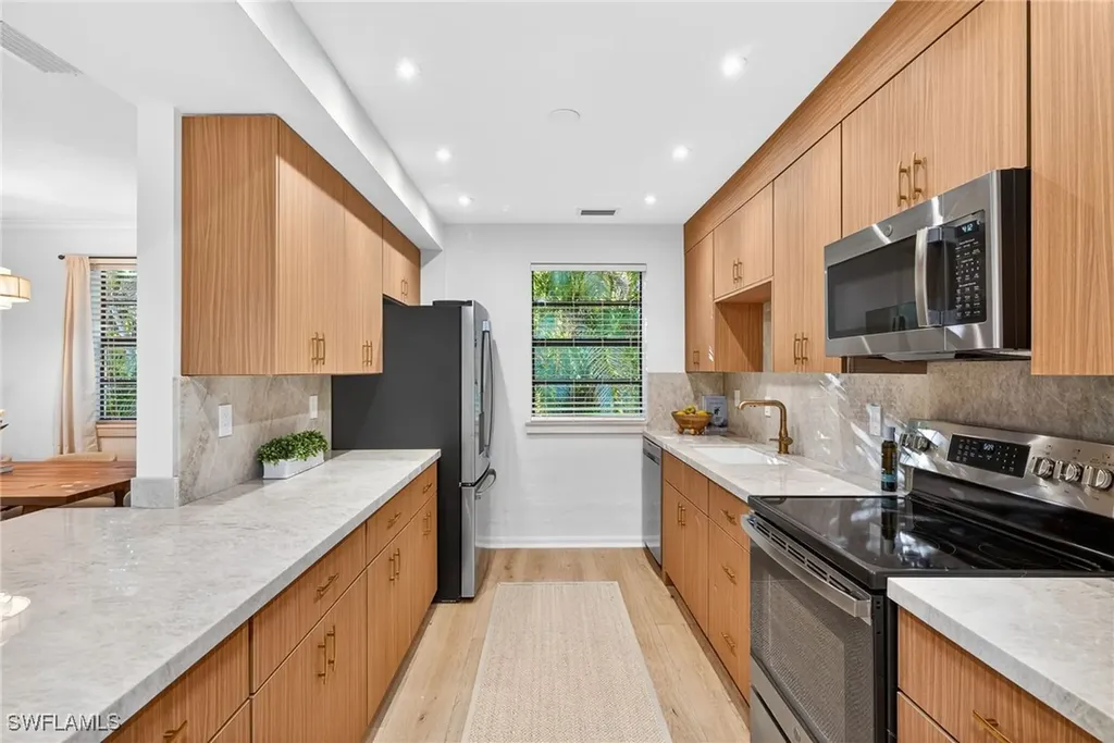 1275 8th Avenue N Naples FL 34102