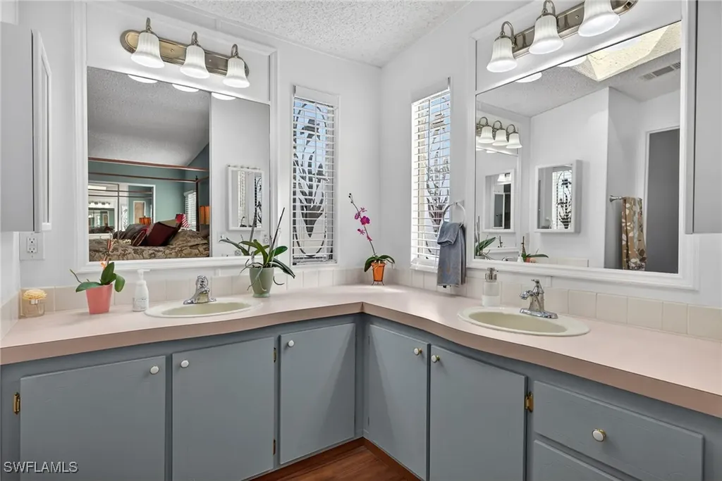 161 Seven Seas Way Naples FL 34104