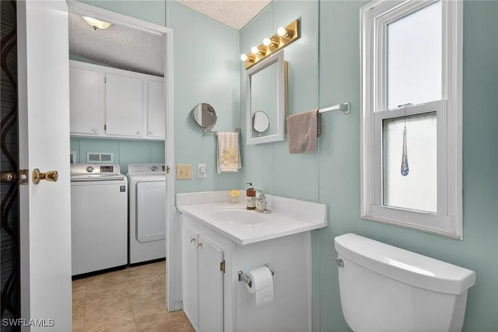 161 Seven Seas Way Naples FL 34104