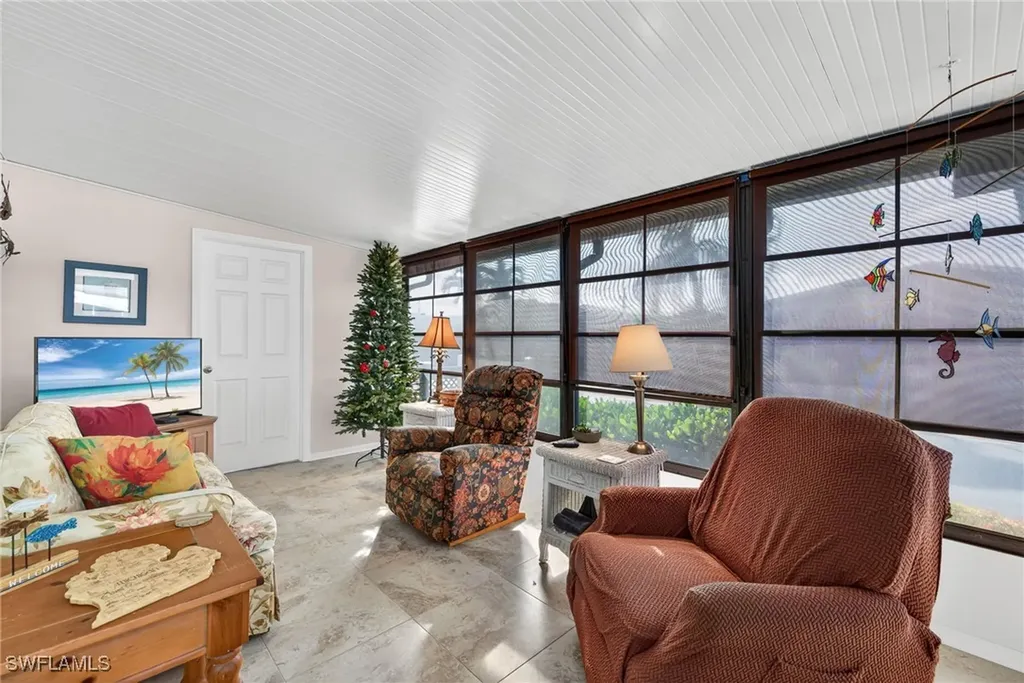 161 Seven Seas Way Naples FL 34104