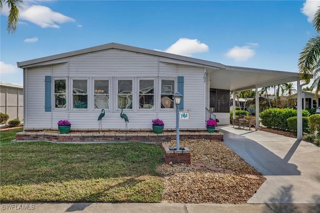 161 Seven Seas Way Naples FL 34104