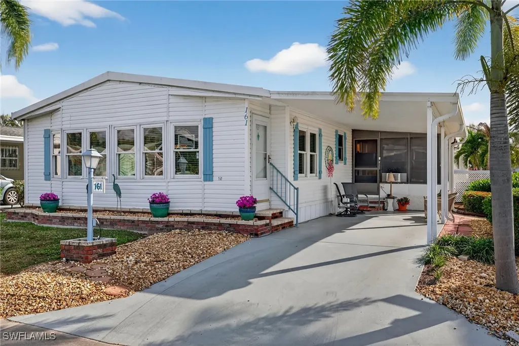 161 Seven Seas Way Naples FL 34104