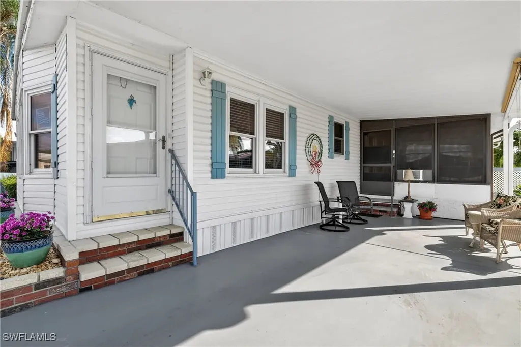 161 Seven Seas Way Naples FL 34104