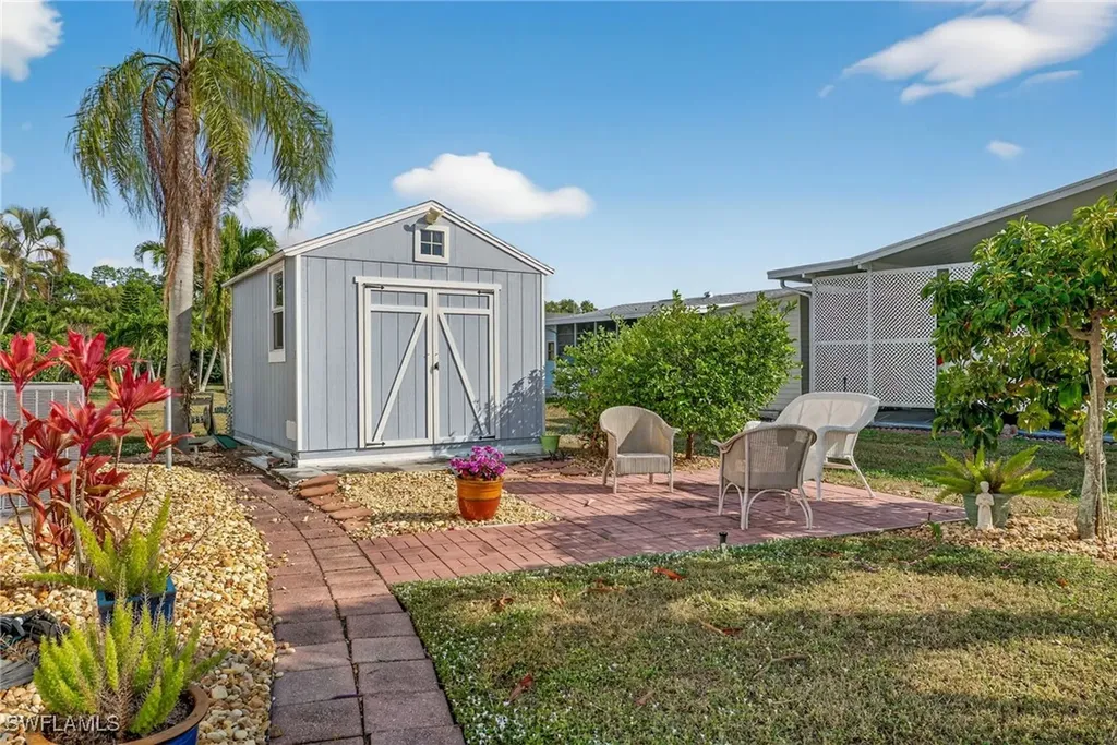 161 Seven Seas Way Naples FL 34104