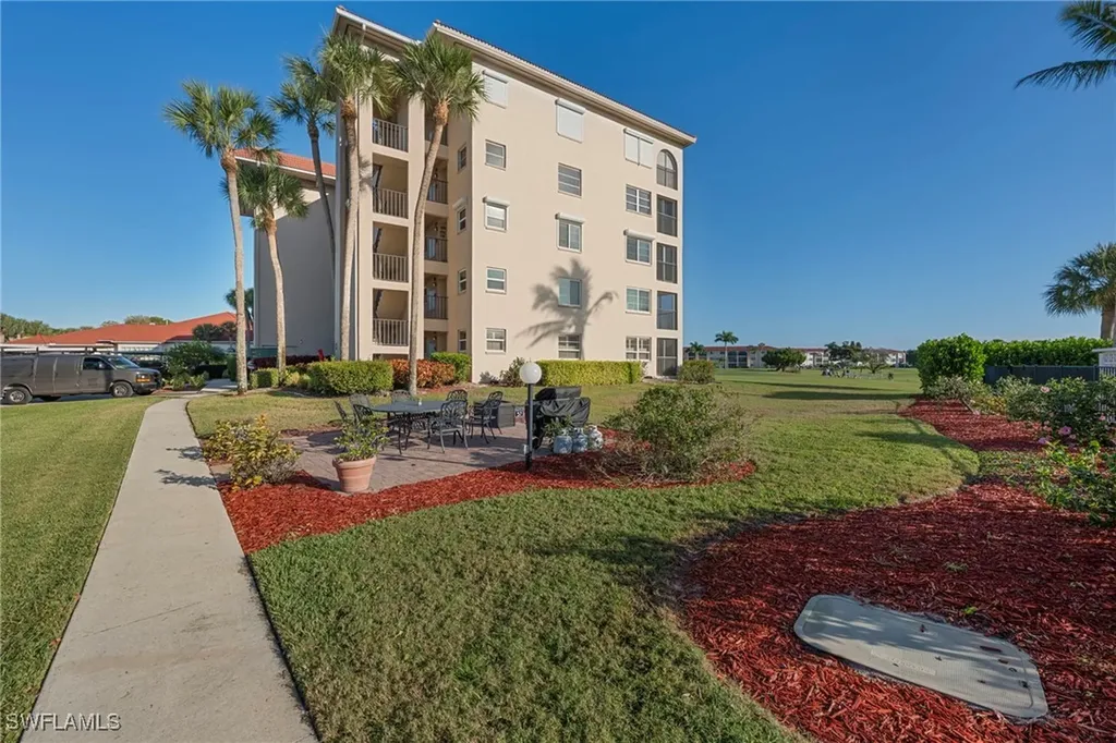 57 High Point Circle W Naples FL 34103