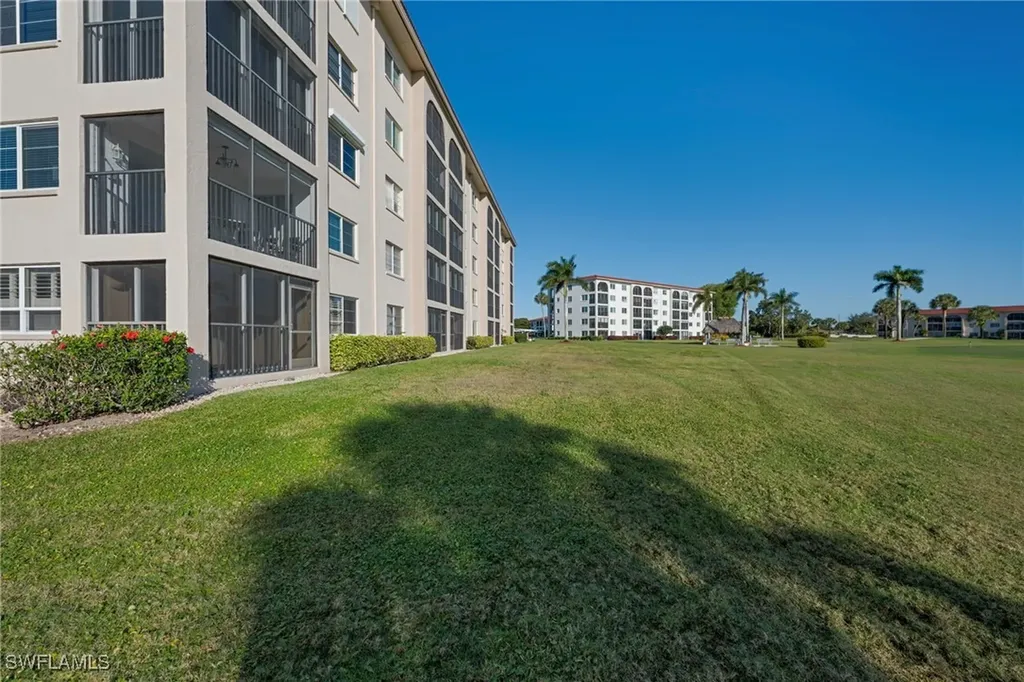 57 High Point Circle W Naples FL 34103