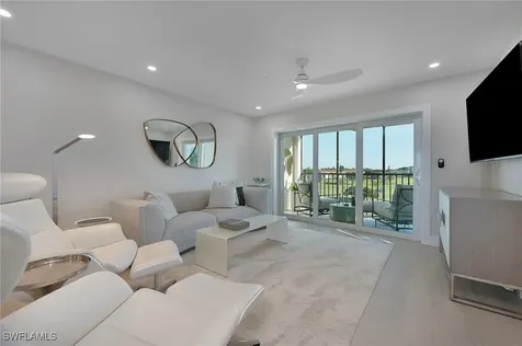 57 High Point Circle W Naples FL 34103