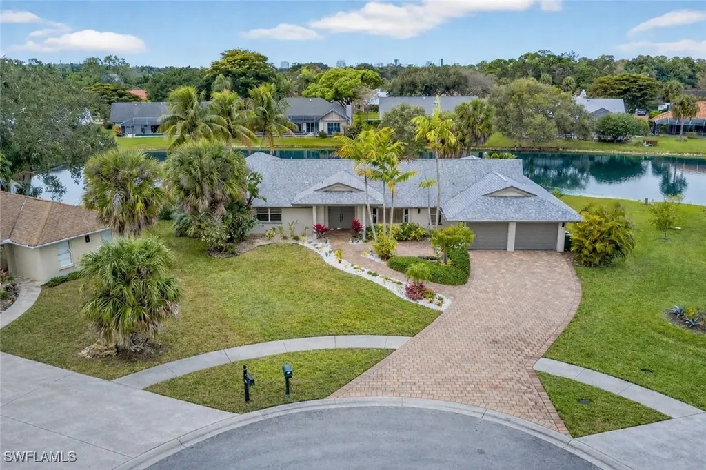 2341 Mayfield Court Naples FL 34105