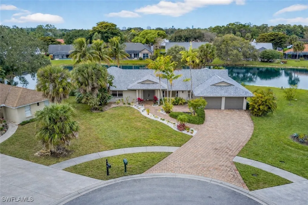 2341 Mayfield Court Naples FL 34105