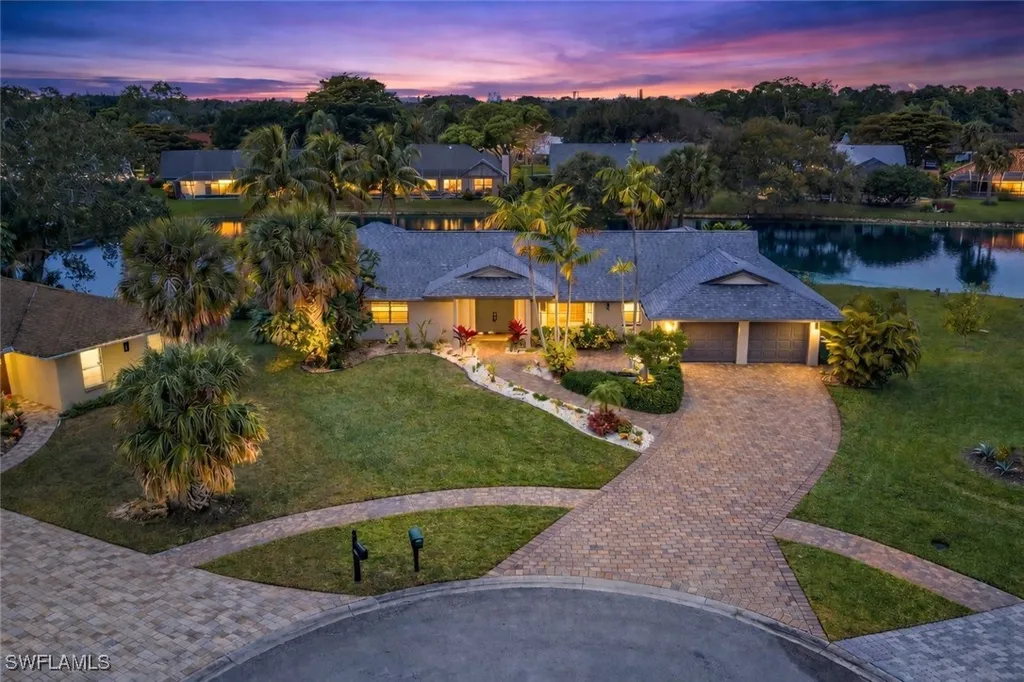 2341 Mayfield Court Naples FL 34105