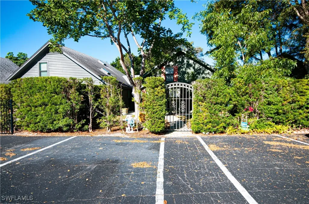 1313 Solana Road W Naples FL 34103