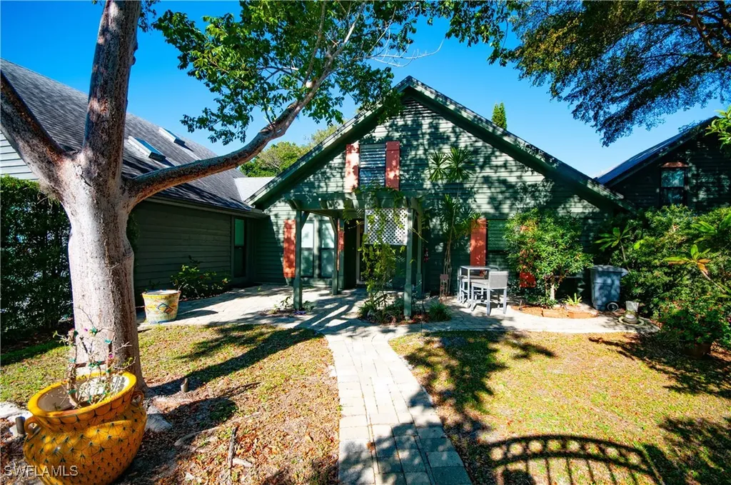 1313 Solana Road W Naples FL 34103