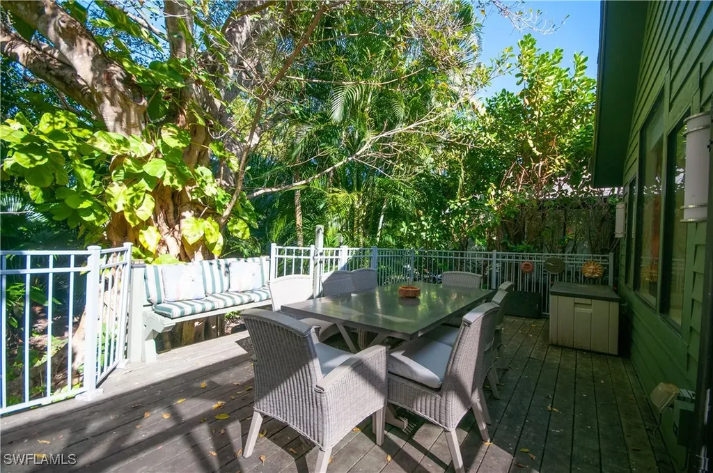 1313 Solana Road W Naples FL 34103