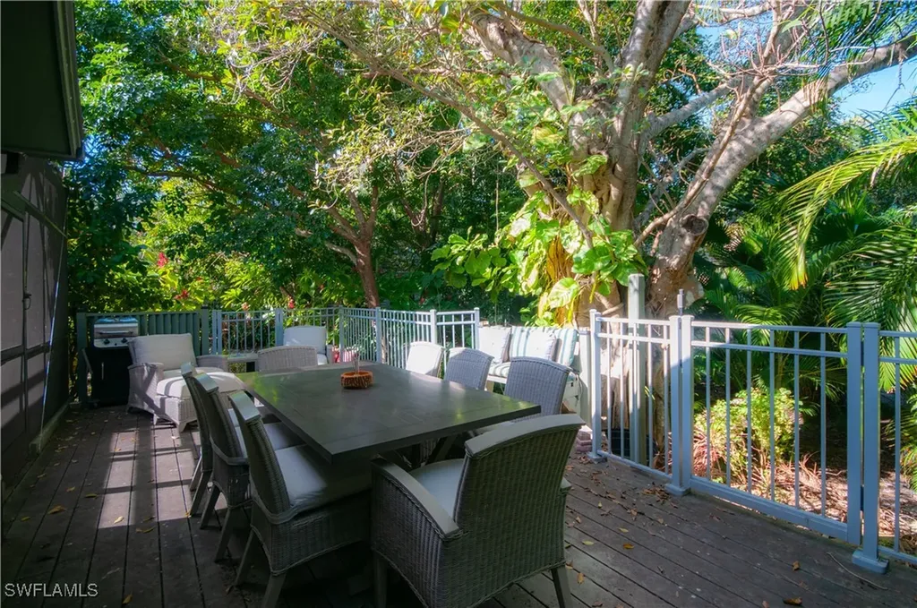 1313 Solana Road W Naples FL 34103