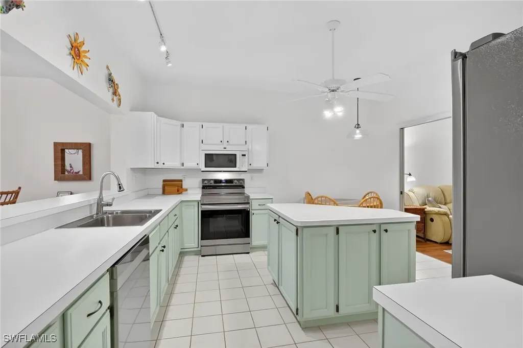 2827 Aintree Lane Naples FL 34112