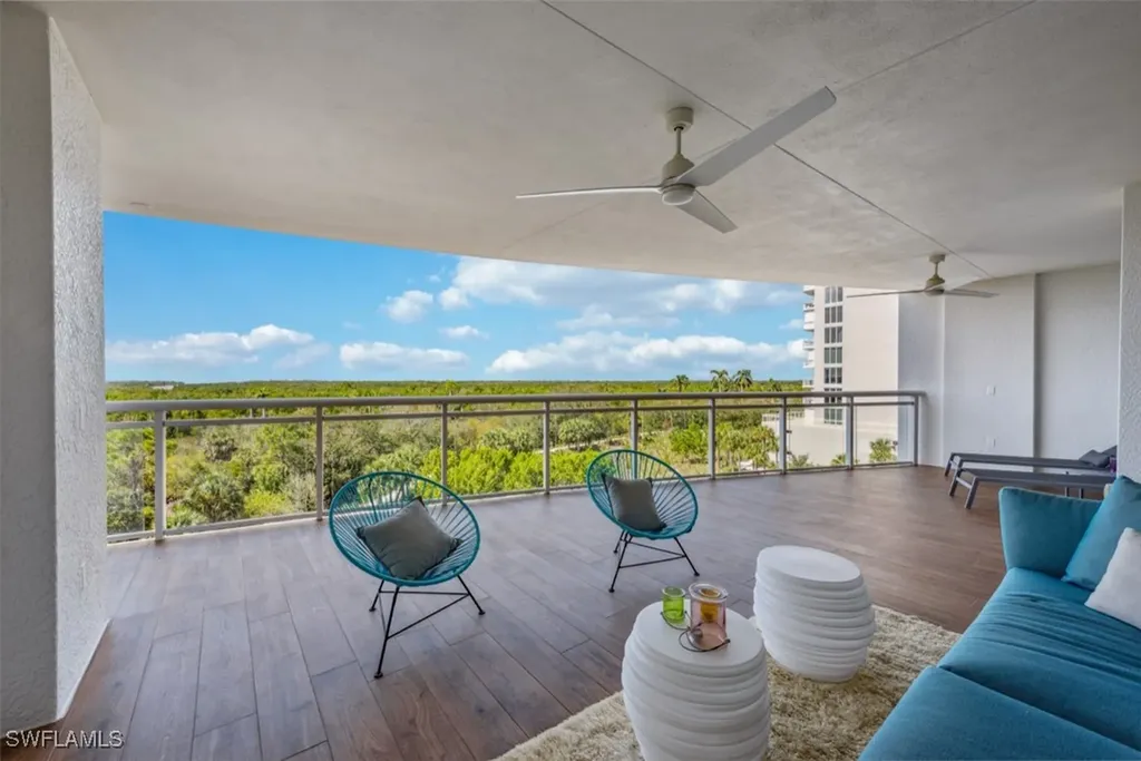 Naples FL, 13915 Old Coast Road, Unit 504