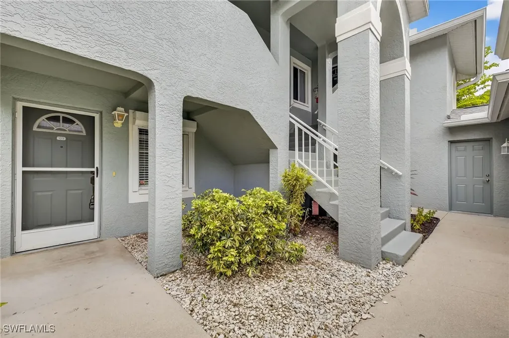 895 New Waterford Drive Naples FL 34104