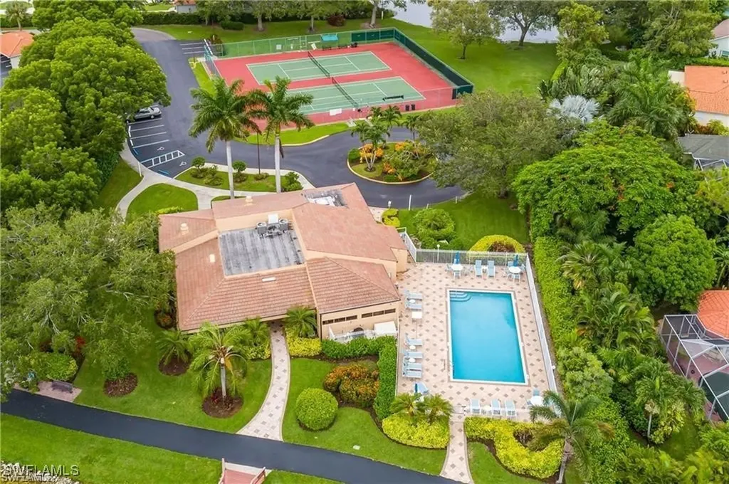 895 New Waterford Drive Naples FL 34104