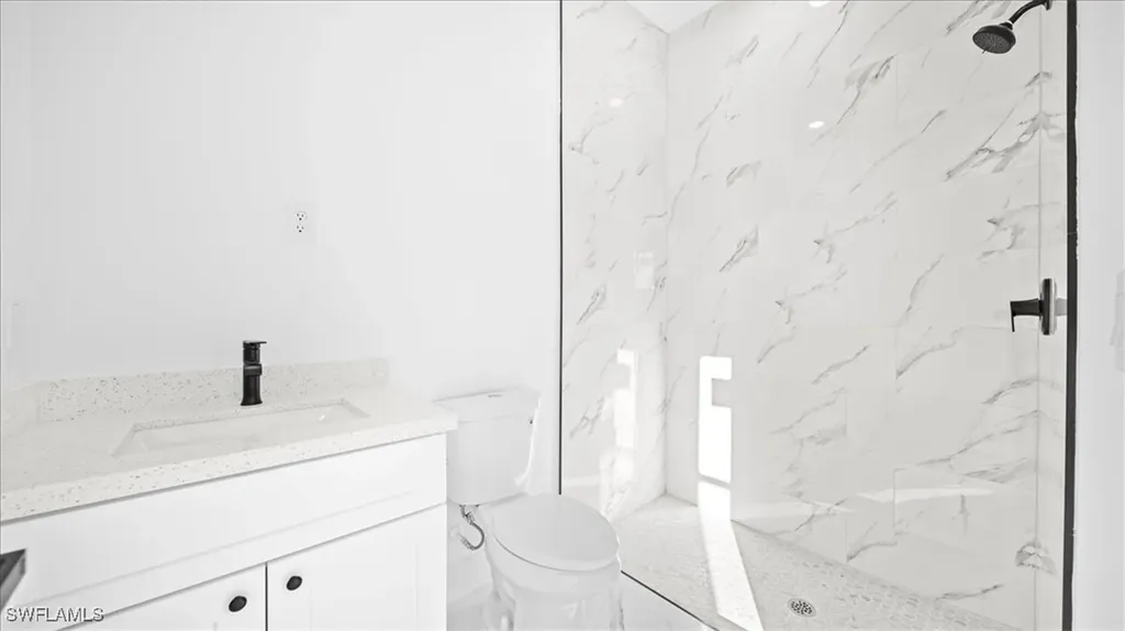 913/915 NE 15th Lane Cape Coral FL 33909